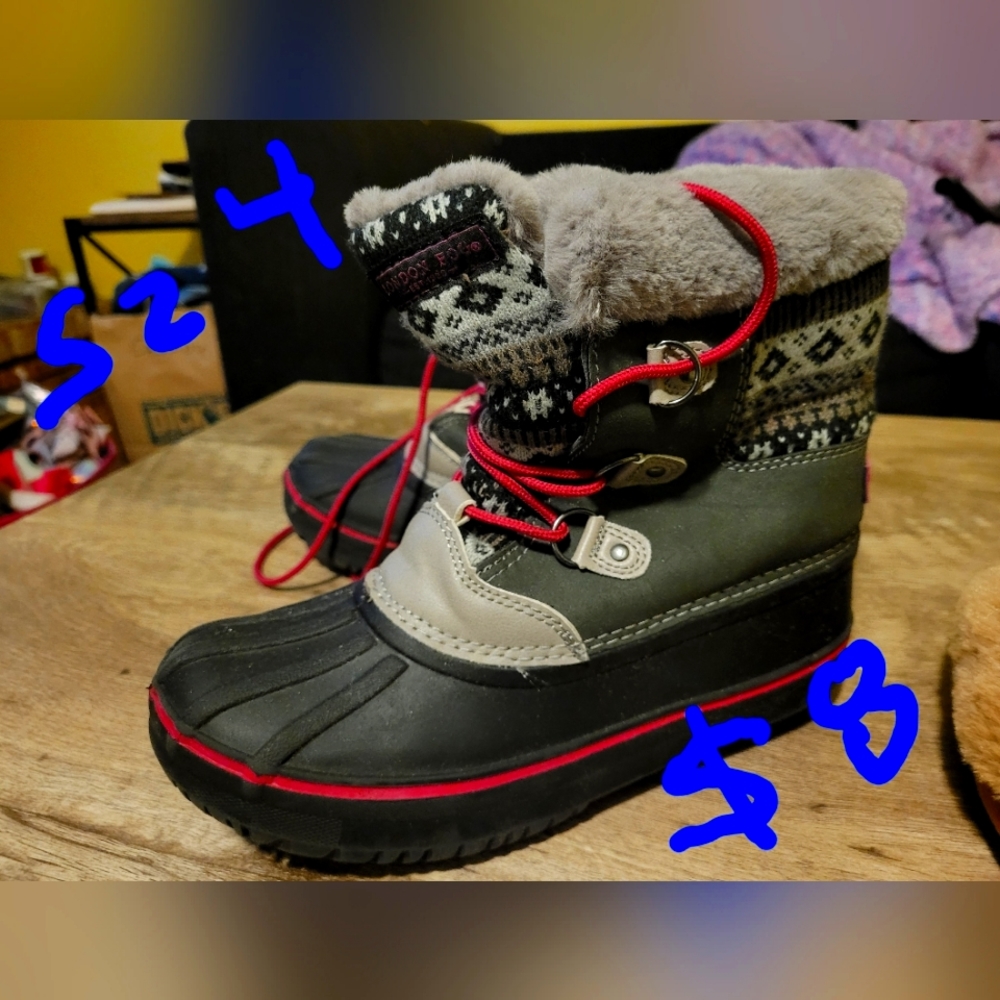 Girls snow shoes